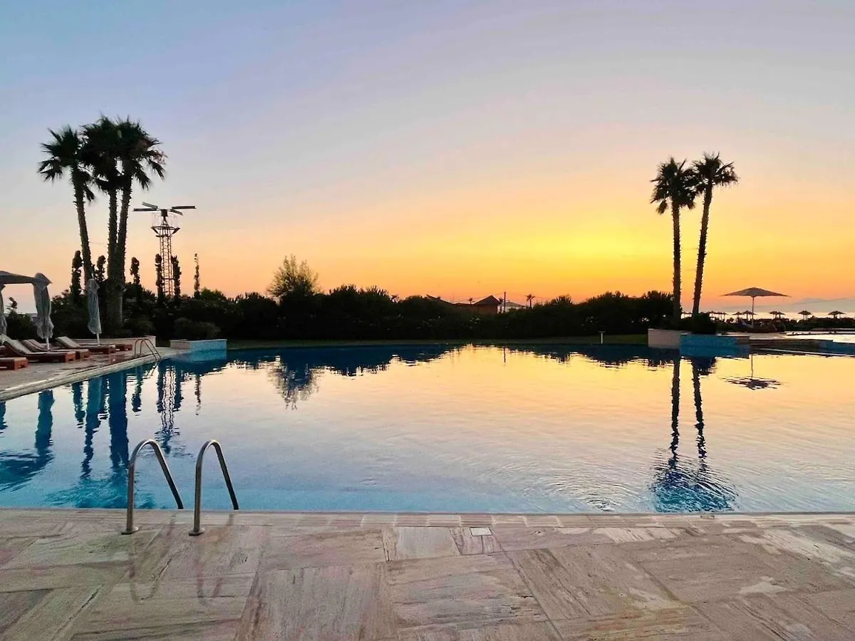 Beach, Pool & Garden Apartment Tale