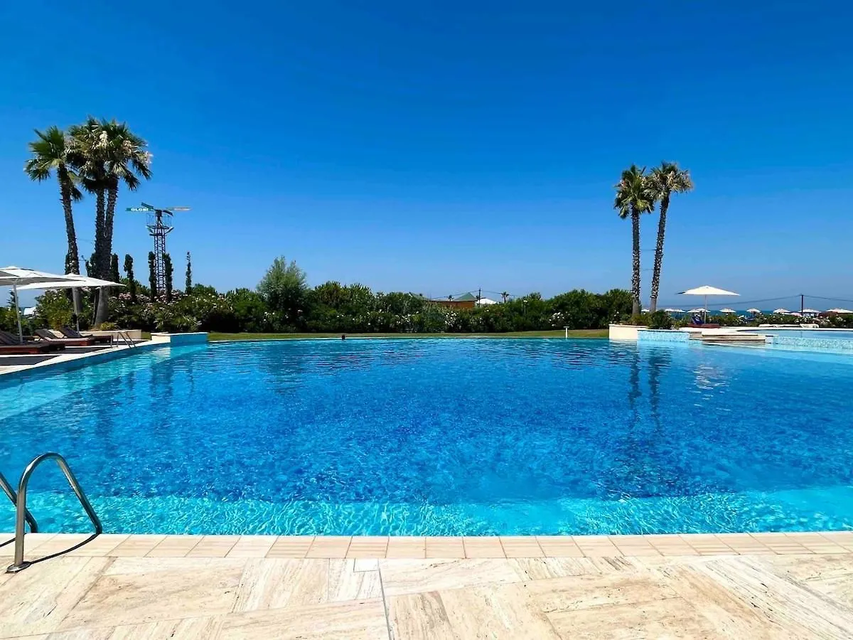 Beach, Pool & Garden Apartment Tale