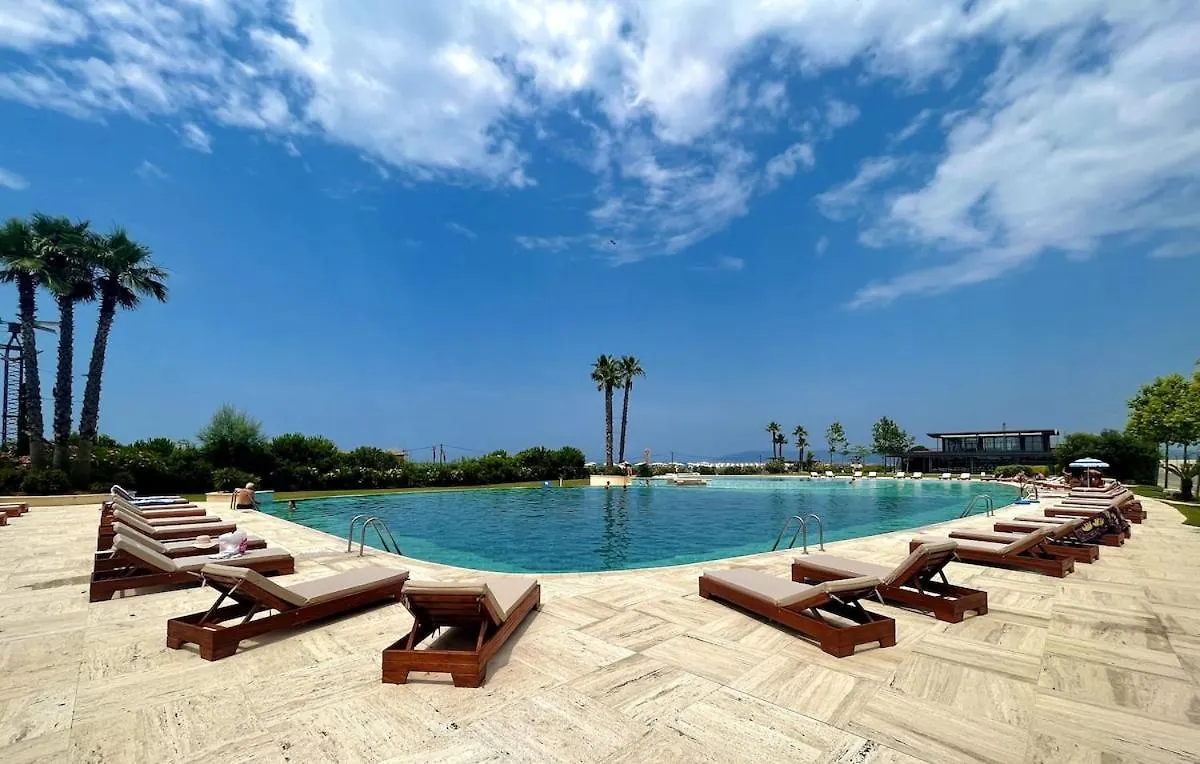 Beach, Pool & Garden Apartment Tale Albánia