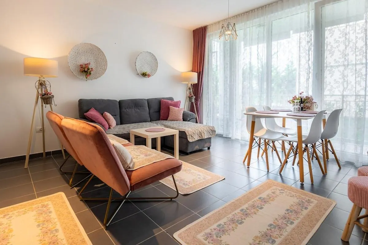 Beach, Pool & Garden Apartment Tale
